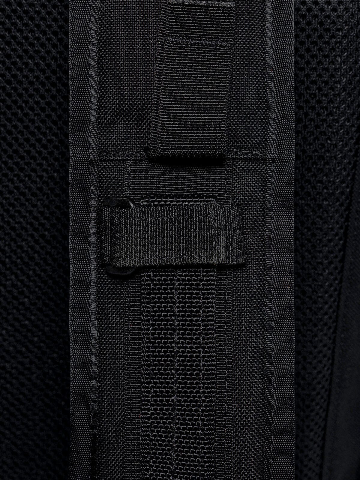 R6 Arkiv Field Pack 40L by Mission Workshop - Bolsas impermeables y ropa técnica - San Francisco & Los Angeles - Built to endure - Guaranteed forever