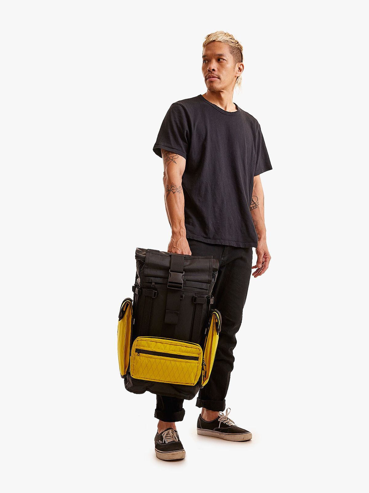 Notch Tech Pouch by Mission Workshop - Bolsas impermeables y ropa técnica - San Francisco y Los Angeles - Construidas para resistir - Garantizadas para siempre