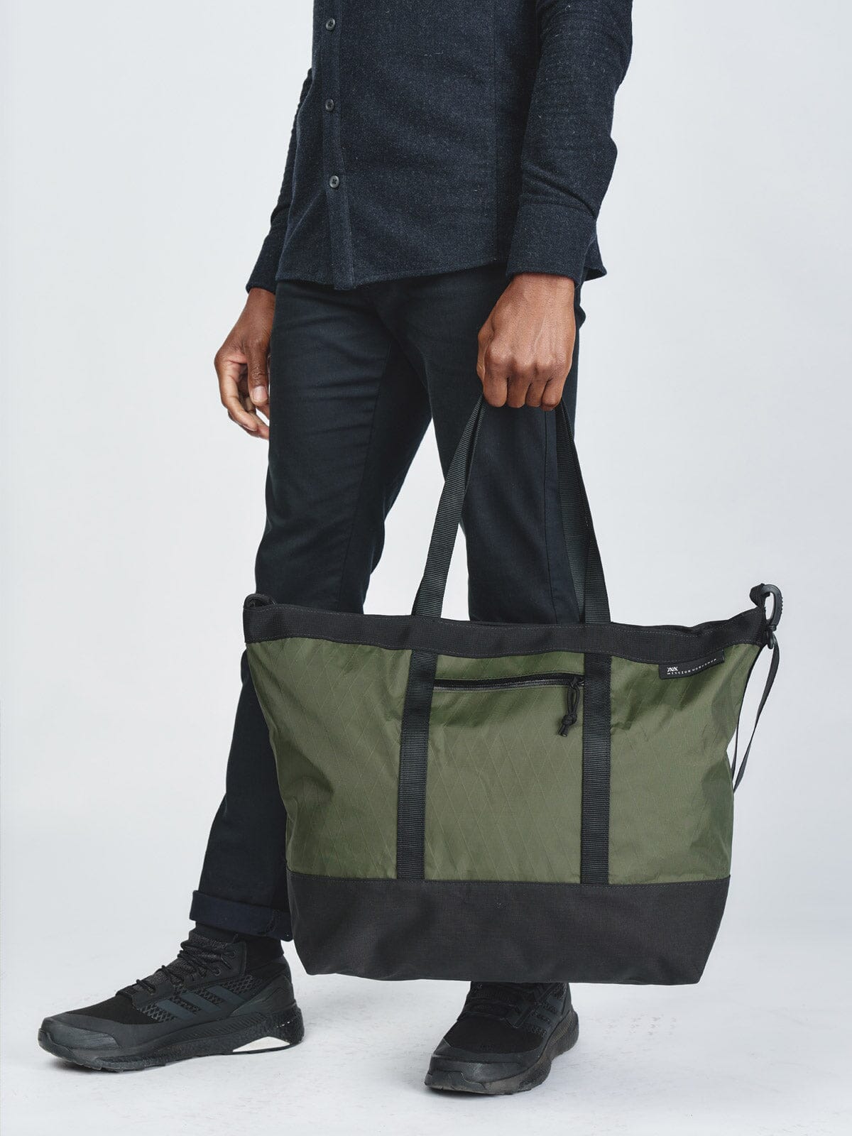 Helix 15L Tote by Mission Workshop - Bolsas impermeables y ropa técnica - San Francisco y Los Angeles - Construidas para durar - Garantizadas para siempre