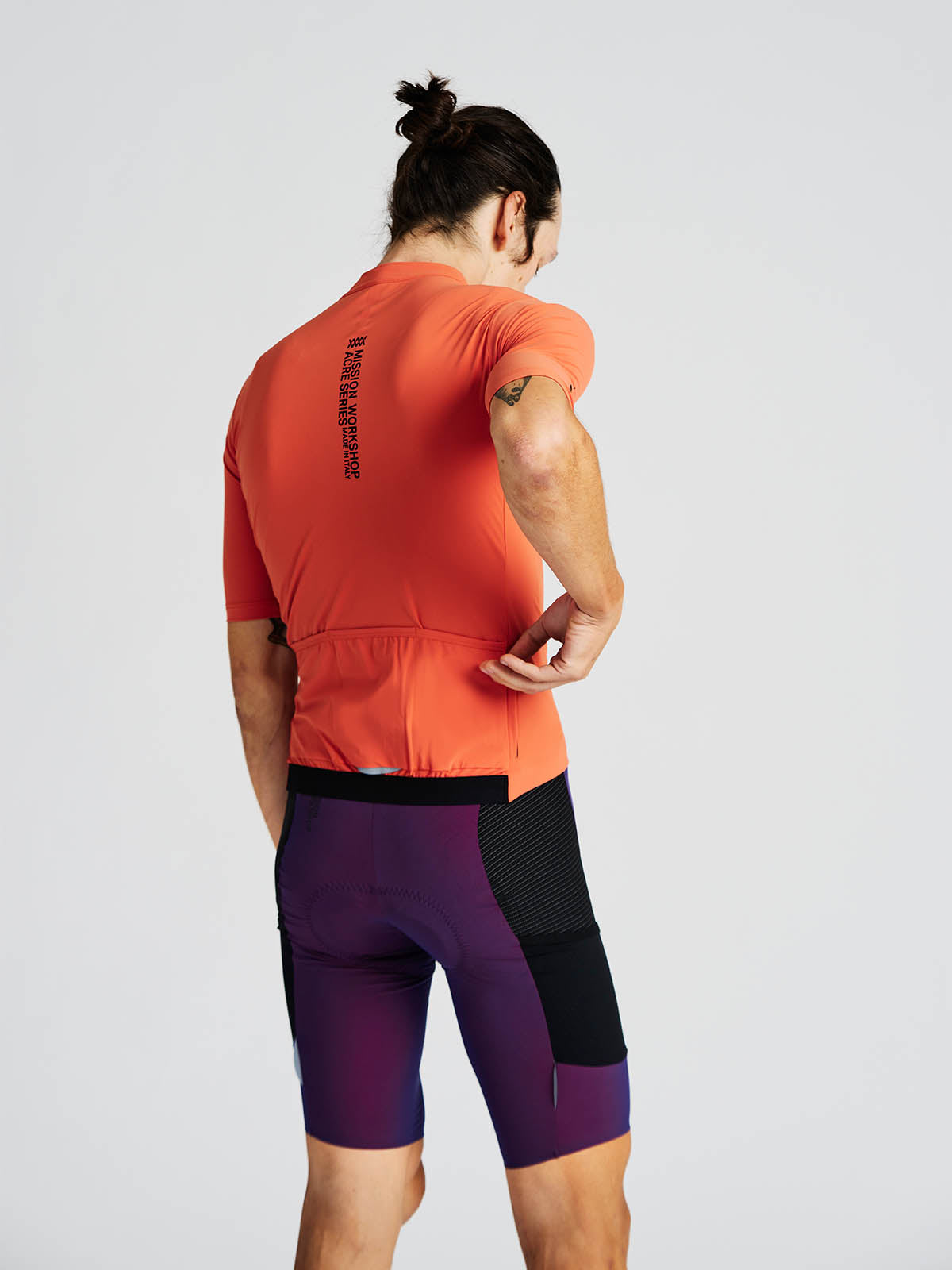 Mission Pro Jersey Men's by Mission Workshop - Bolsas impermeables y ropa técnica - San Francisco y Los Angeles - Construido para durar - Garantizado para siempre