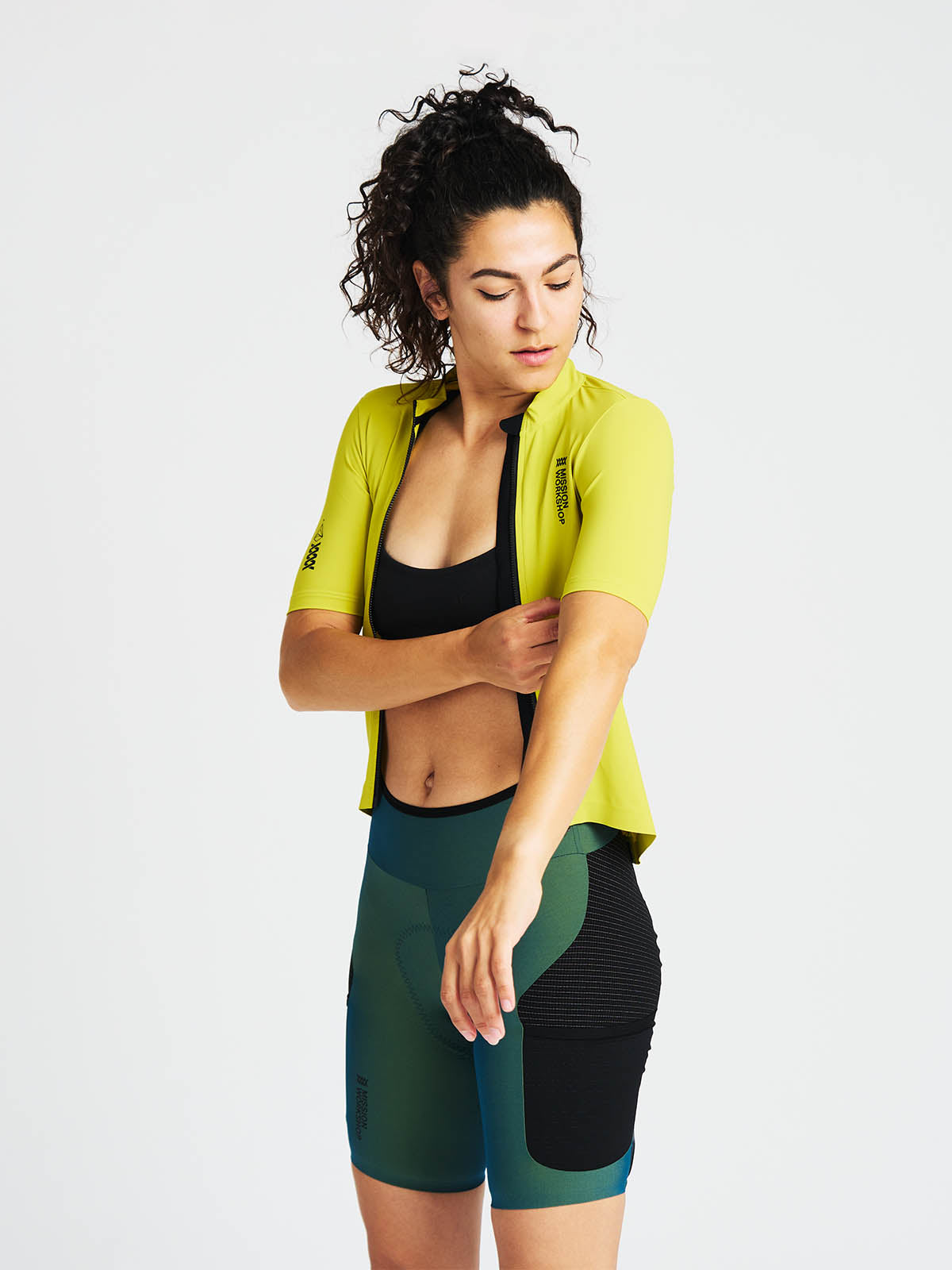 Mission Pro Jersey Women's by Mission Workshop - Bolsas impermeables y ropa técnica - San Francisco y Los Angeles - Construido para durar - Garantizado para siempre