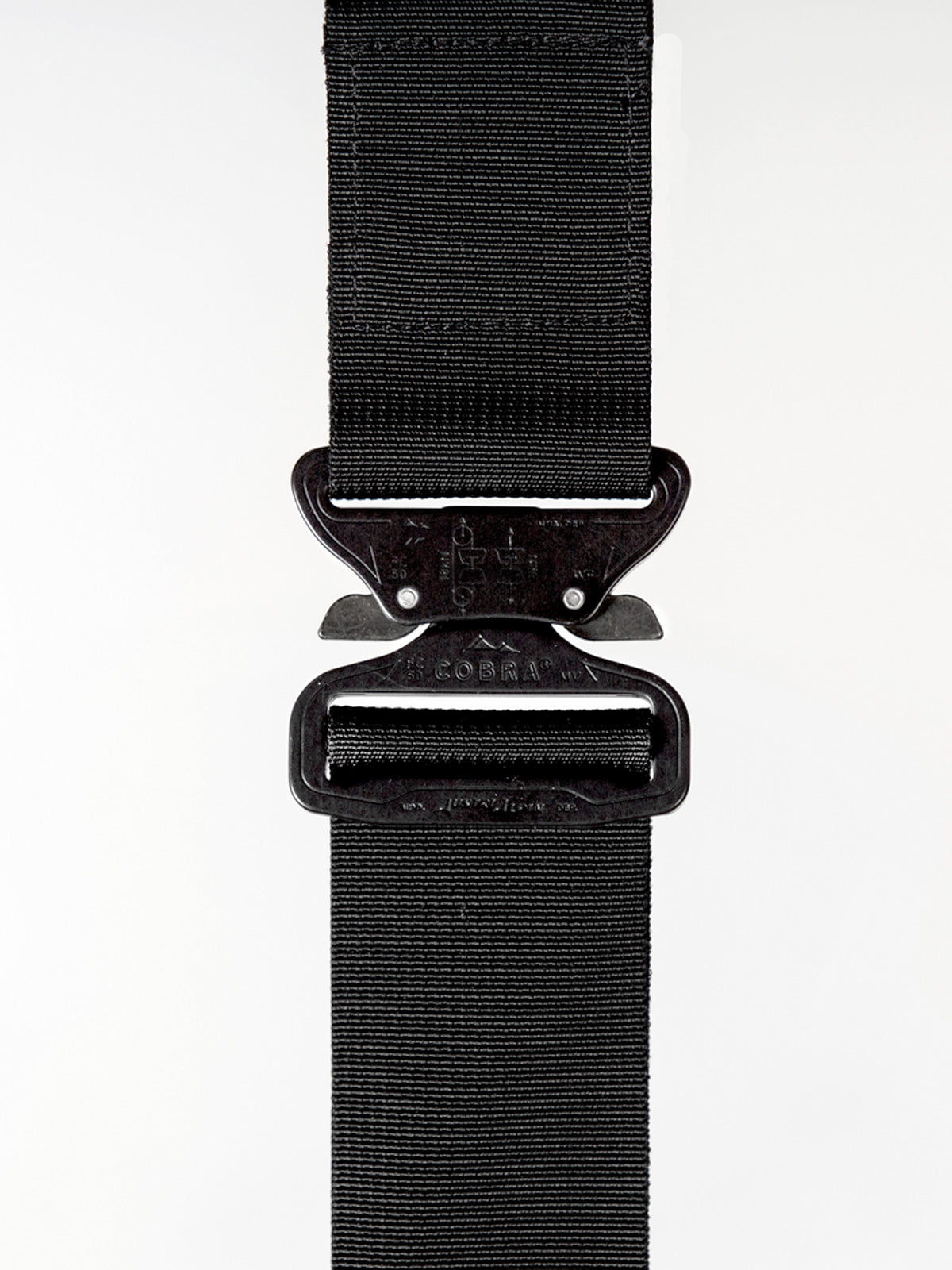 COBRA® Buckle by Mission Workshop - Bolsas resistentes a la intemperie y ropa técnica - San Francisco y Los Ángeles - Fabricado para durar - Garantizado para siempre