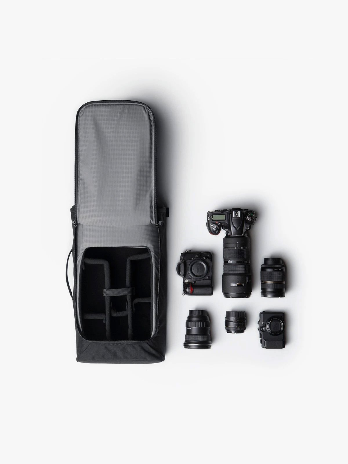 Capsule by Mission Workshop - Bolsas impermeables y ropa técnica - San Francisco y Los Ángeles - Construidas para durar - Garantizadas para siempre