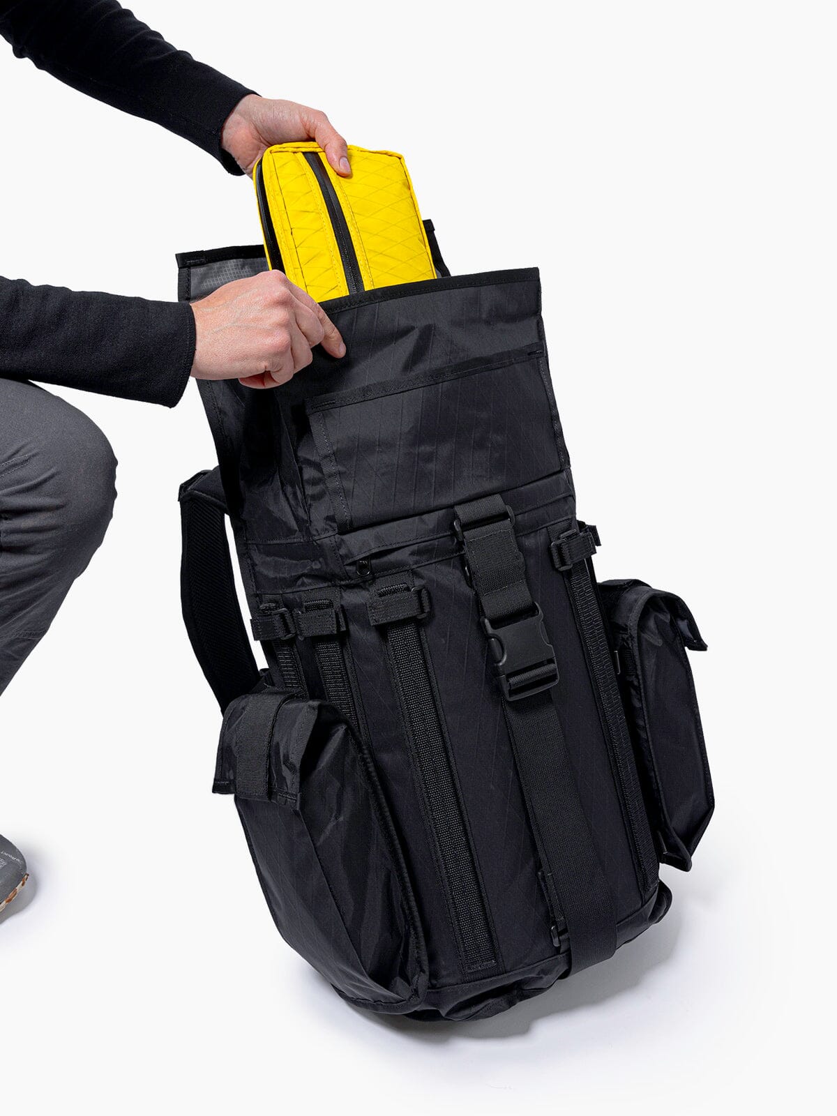 Notch Tech Pouch by Mission Workshop - Bolsas impermeables y ropa técnica - San Francisco y Los Angeles - Construidas para resistir - Garantizadas para siempre