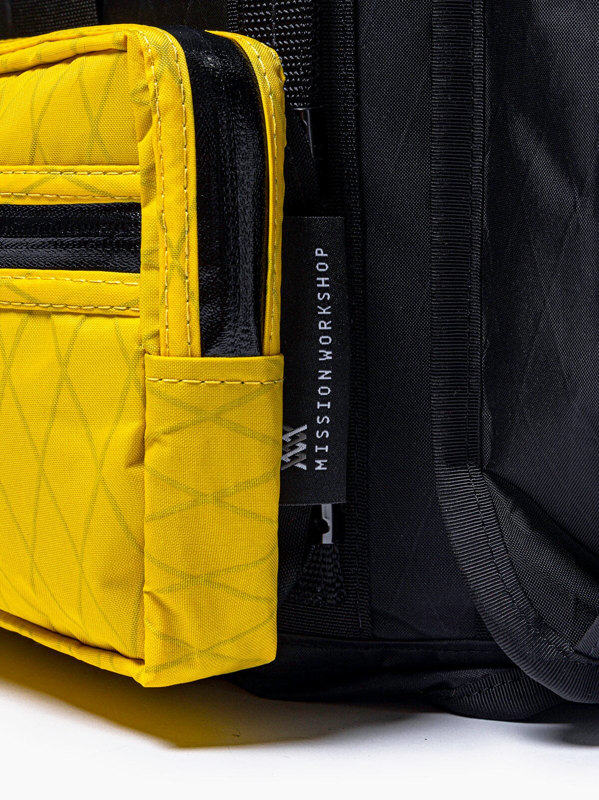 Notch Tech Pouch by Mission Workshop - Bolsas impermeables y ropa técnica - San Francisco y Los Angeles - Construidas para resistir - Garantizadas para siempre