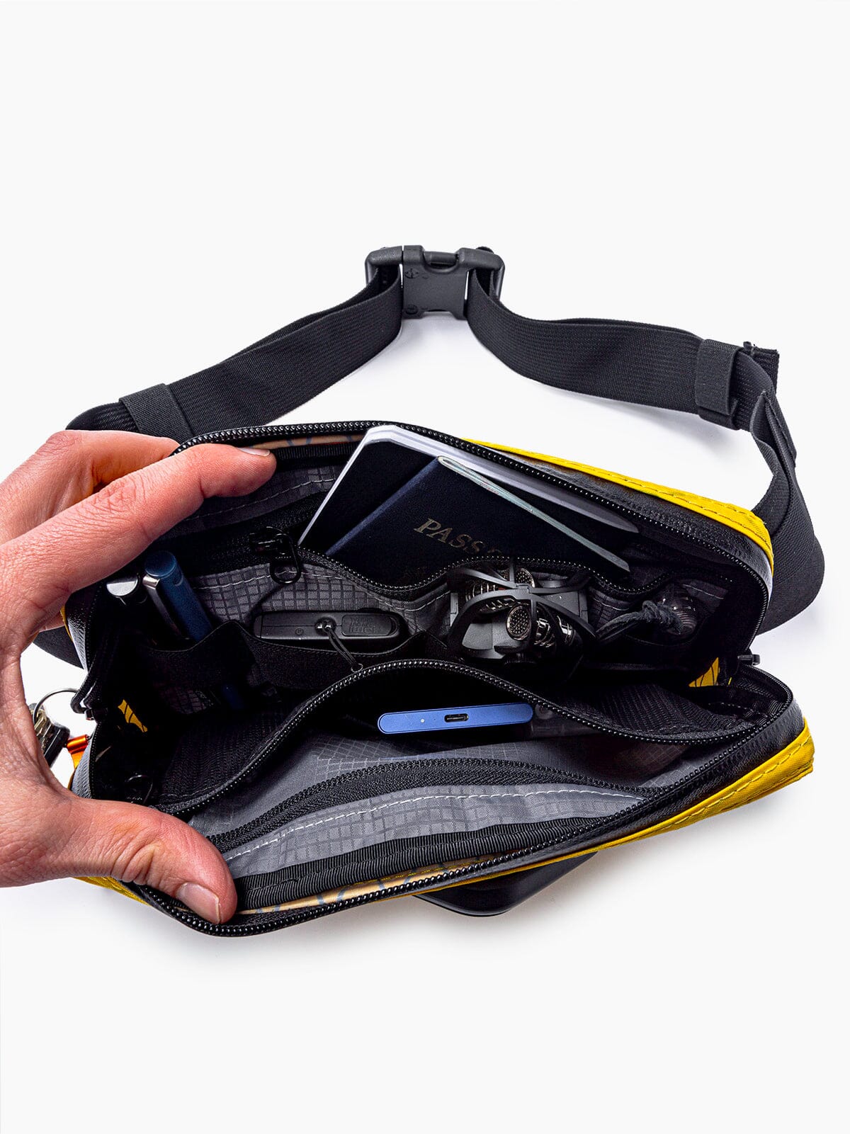 Notch Tech Pouch by Mission Workshop - Bolsas impermeables y ropa técnica - San Francisco y Los Angeles - Construidas para resistir - Garantizadas para siempre