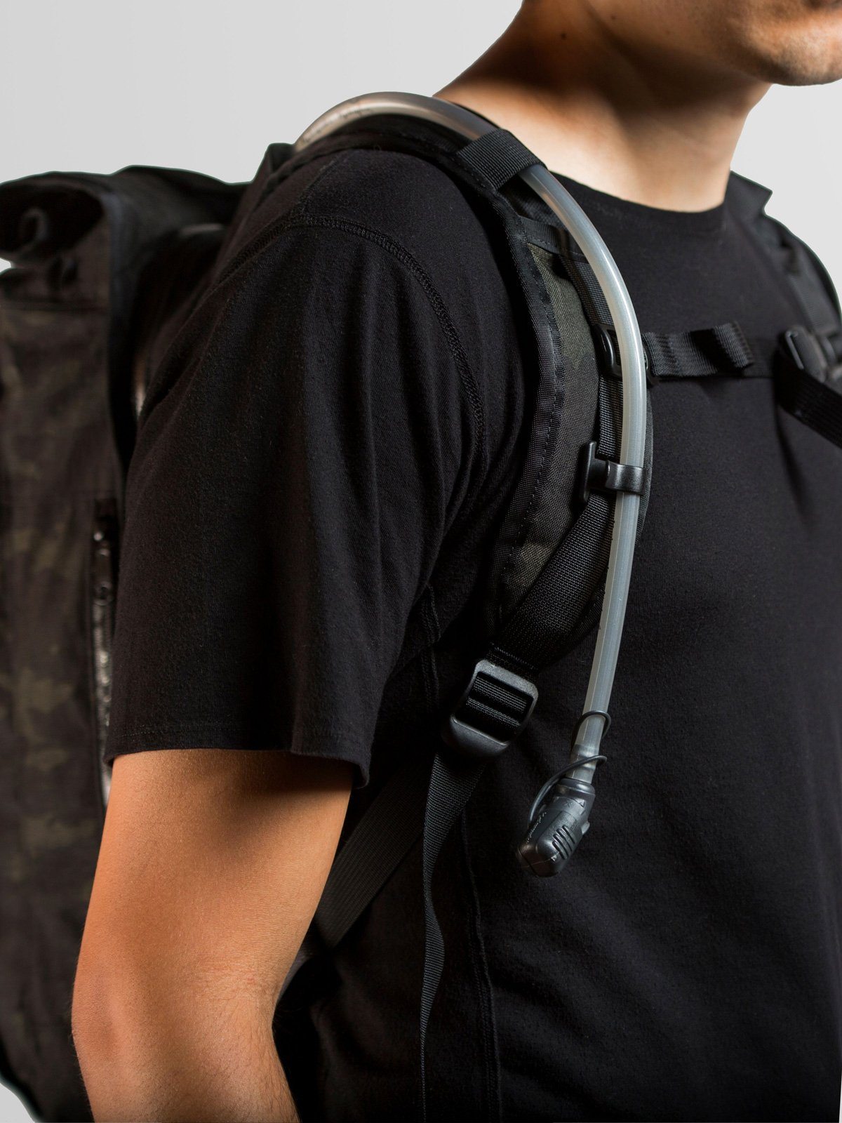 Hauser 14L by Mission Workshop - Bolsas resistentes a la intemperie y ropa técnica - San Francisco y Los Angeles - Construidas para durar - Garantizadas para siempre