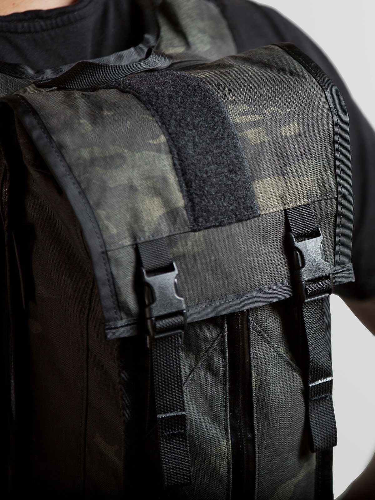 Hauser 10L by Mission Workshop - Bolsas resistentes a la intemperie y ropa técnica - San Francisco y Los Angeles - Construidas para durar - Garantizadas para siempre