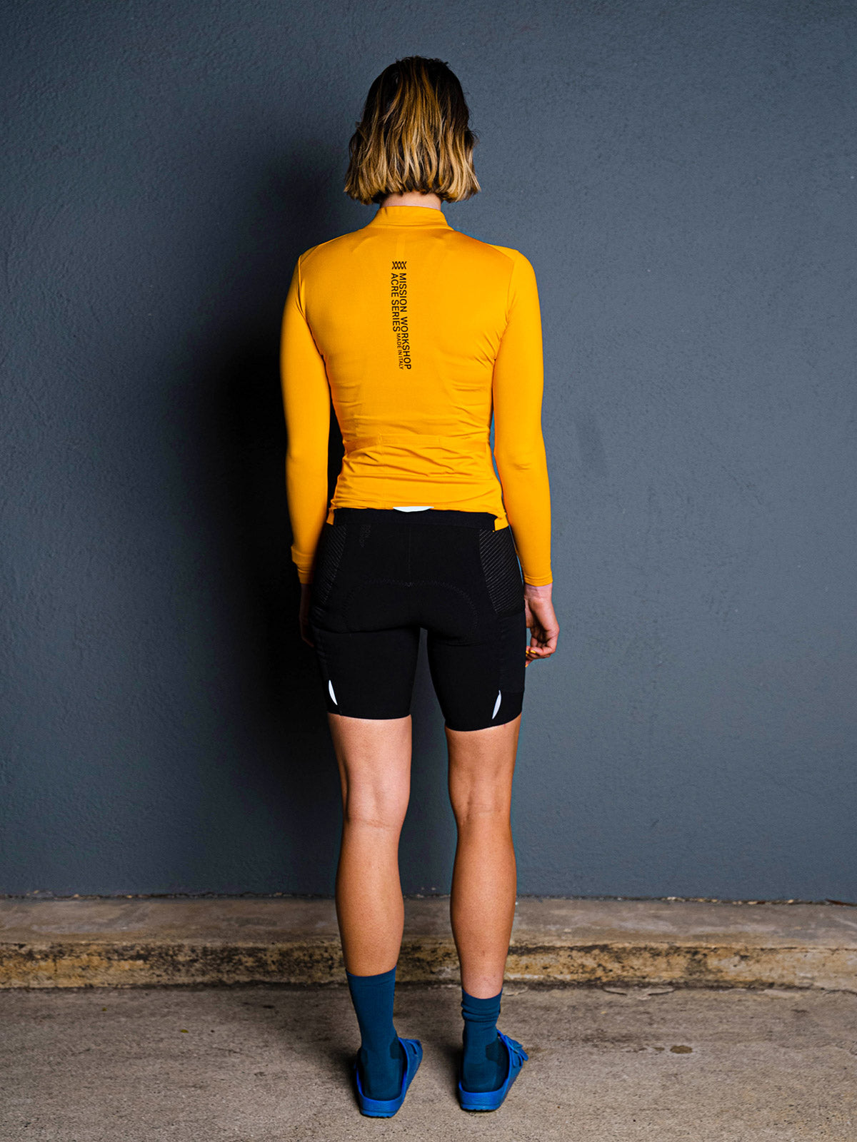 Mission Pro Jersey : LS Women's by Mission Workshop - Bolsas impermeables y ropa técnica - San Francisco y Los Angeles - Construido para durar - Garantizado para siempre