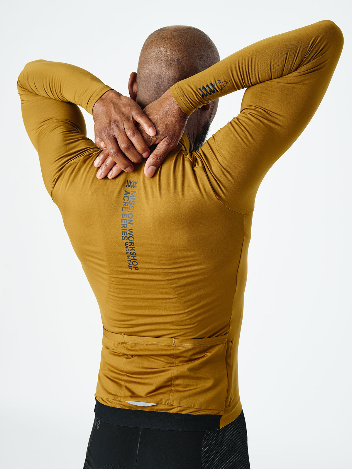 Mission Pro Jersey : LS Men's by Mission Workshop - Bolsas impermeables y ropa técnica - San Francisco y Los Angeles - Construido para durar - Garantizado para siempre