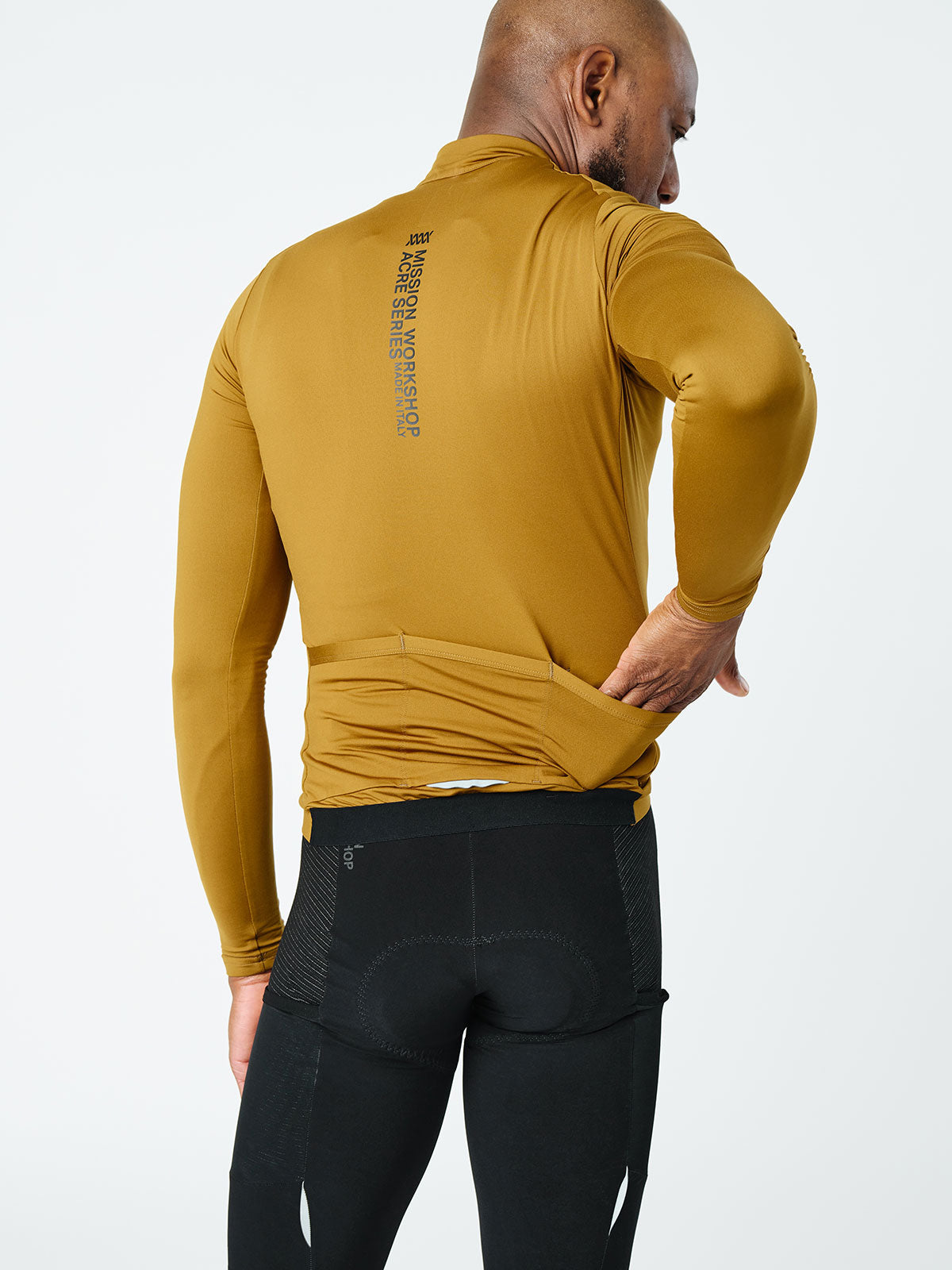 Mission Pro Jersey : LS Men's by Mission Workshop - Bolsas impermeables y ropa técnica - San Francisco y Los Angeles - Construido para durar - Garantizado para siempre
