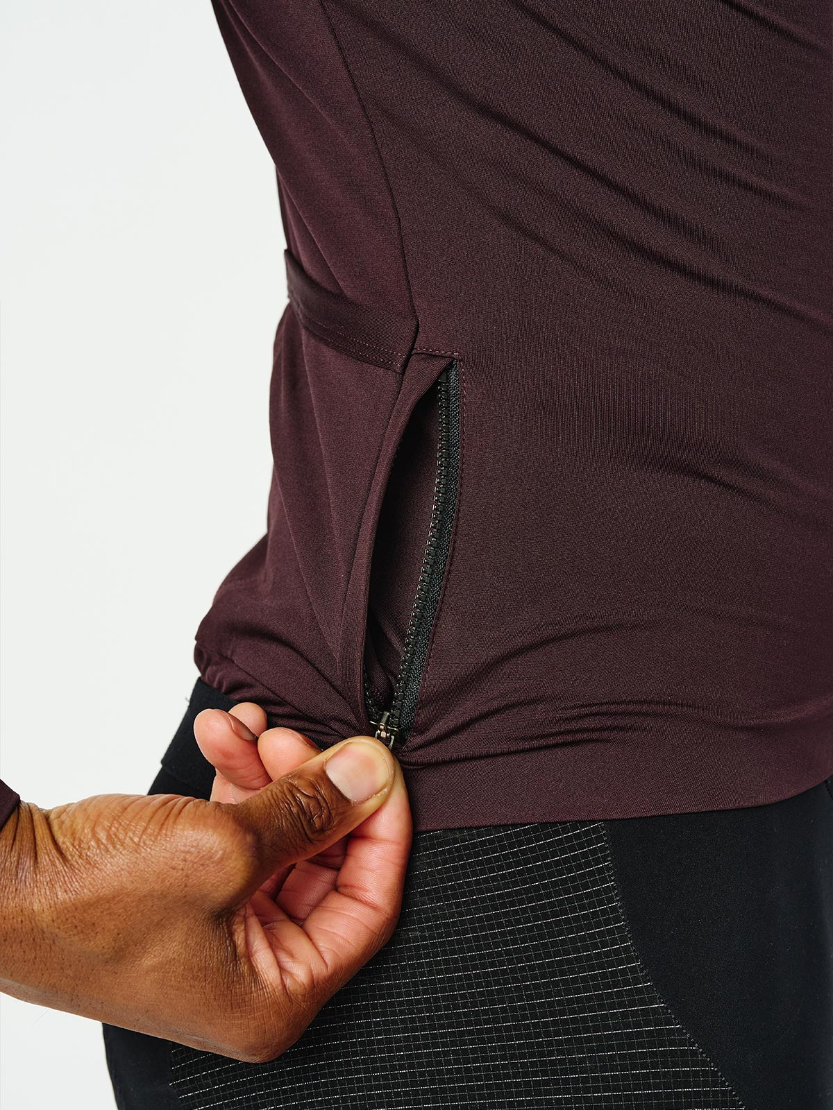 Mission Pro Jersey : LS Men's by Mission Workshop - Bolsas impermeables y ropa técnica - San Francisco y Los Angeles - Construido para durar - Garantizado para siempre