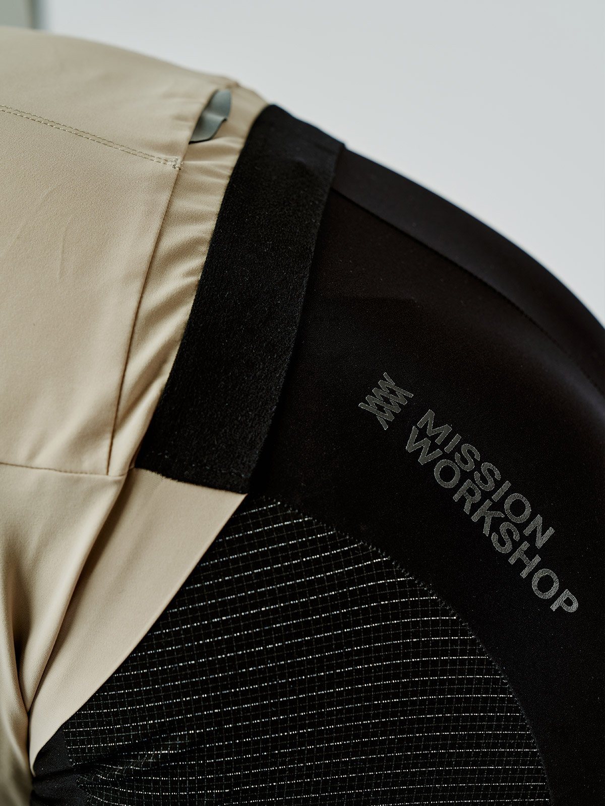 Mission Pro Jersey Men's by Mission Workshop - Bolsas impermeables y ropa técnica - San Francisco y Los Angeles - Construido para durar - Garantizado para siempre