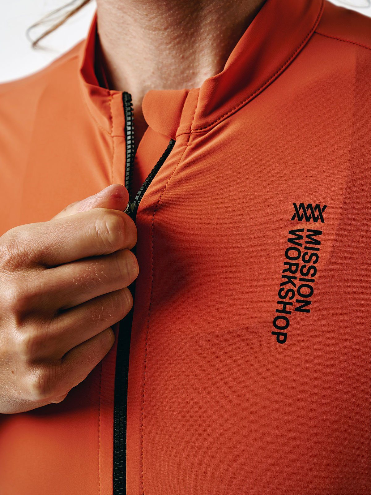 Mission Pro Jersey Women's by Mission Workshop - Bolsas impermeables y ropa técnica - San Francisco y Los Angeles - Construido para durar - Garantizado para siempre