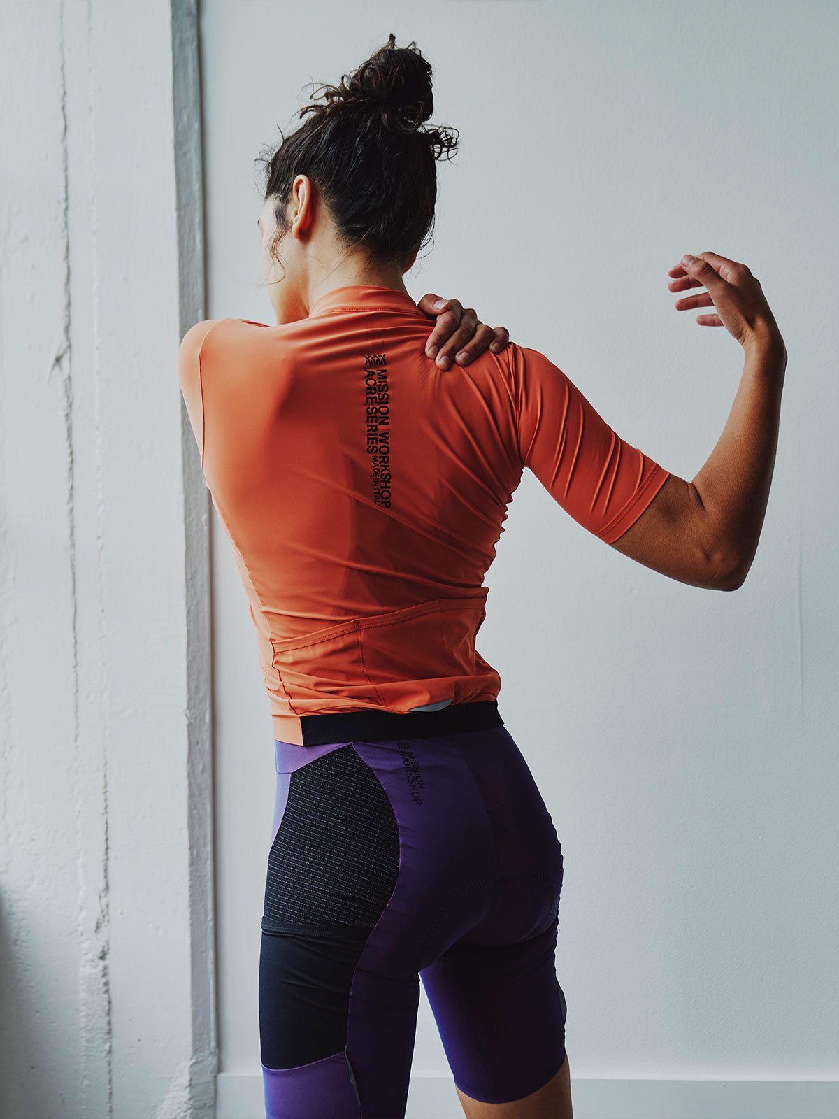 Mission Pro Jersey Women's by Mission Workshop - Bolsas impermeables y ropa técnica - San Francisco y Los Angeles - Construido para durar - Garantizado para siempre