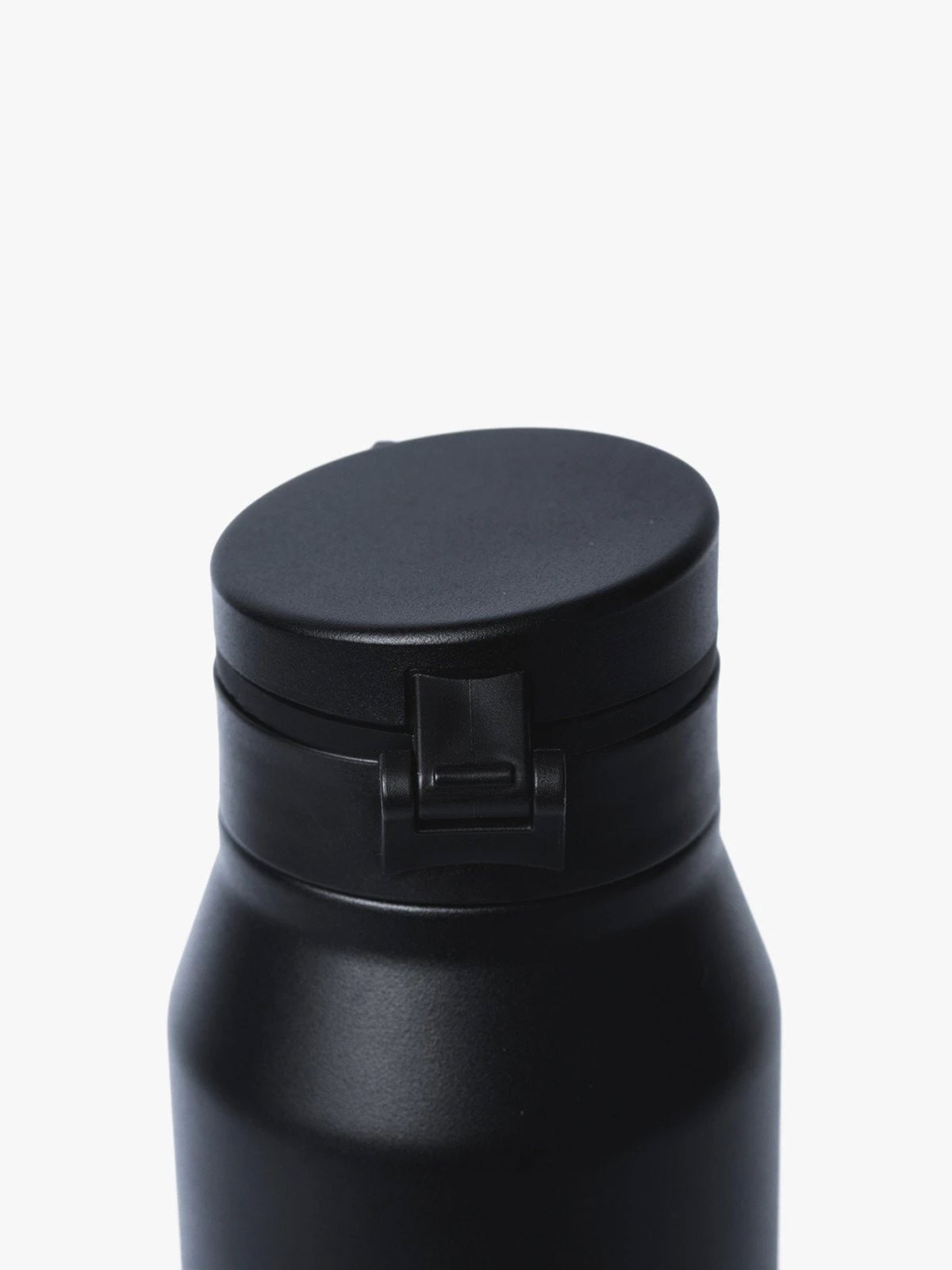 Miir x MW Howler by Mission Workshop - Bolsas impermeables y ropa técnica - San Francisco y Los Angeles - Construidas para durar - Garantizadas para siempre