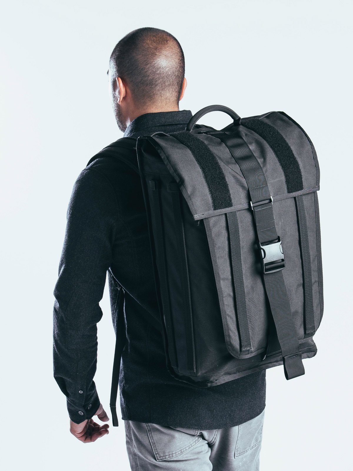 Radian by Mission Workshop - Bolsas impermeables y ropa técnica - San Francisco y Los Ángeles - Construidas para durar - Garantizadas para siempre