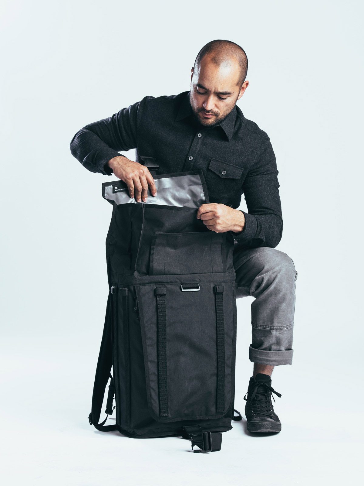 Radian by Mission Workshop - Bolsas impermeables y ropa técnica - San Francisco y Los Ángeles - Construidas para durar - Garantizadas para siempre