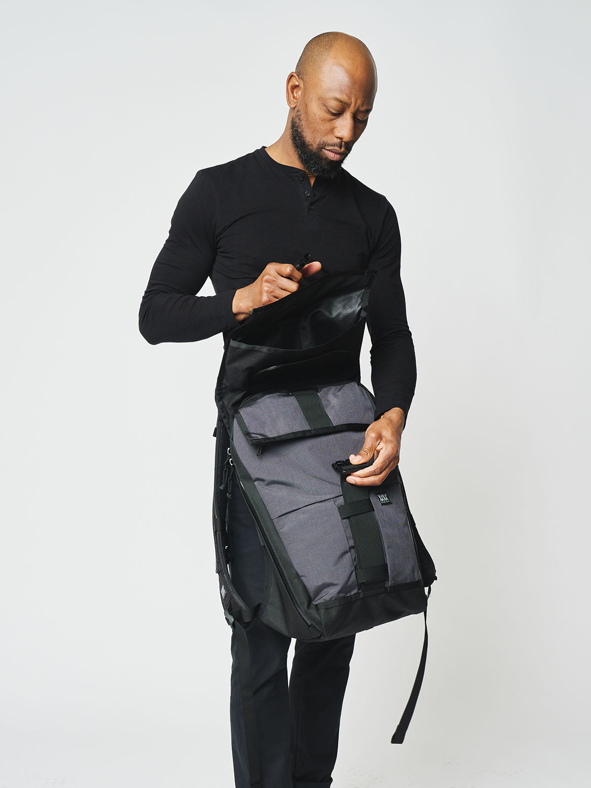 Rambler by Mission Workshop - Bolsas resistentes a la intemperie y ropa técnica - San Francisco y Los Ángeles - Construidas para durar - Garantizadas para siempre