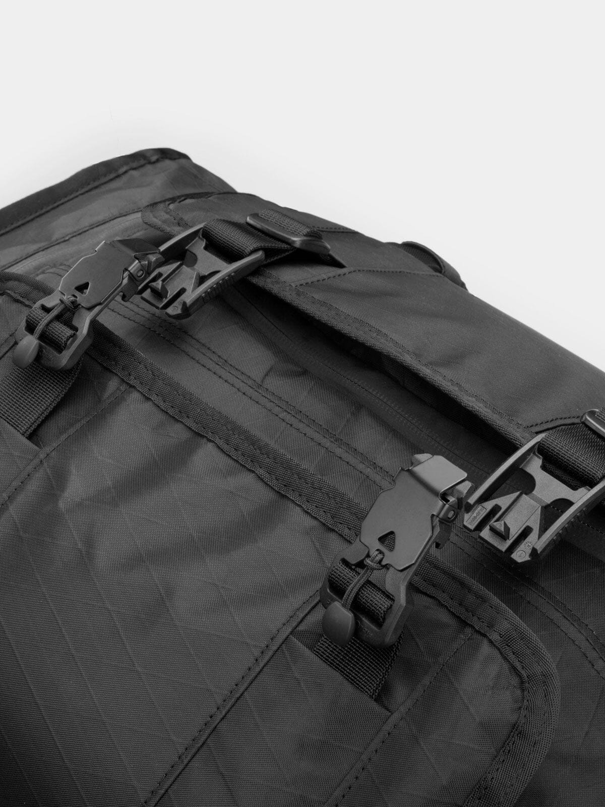 Rhake by Mission Workshop - Bolsas impermeables y ropa técnica - San Francisco y Los Ángeles - Construidas para resistir - Garantizadas para siempre