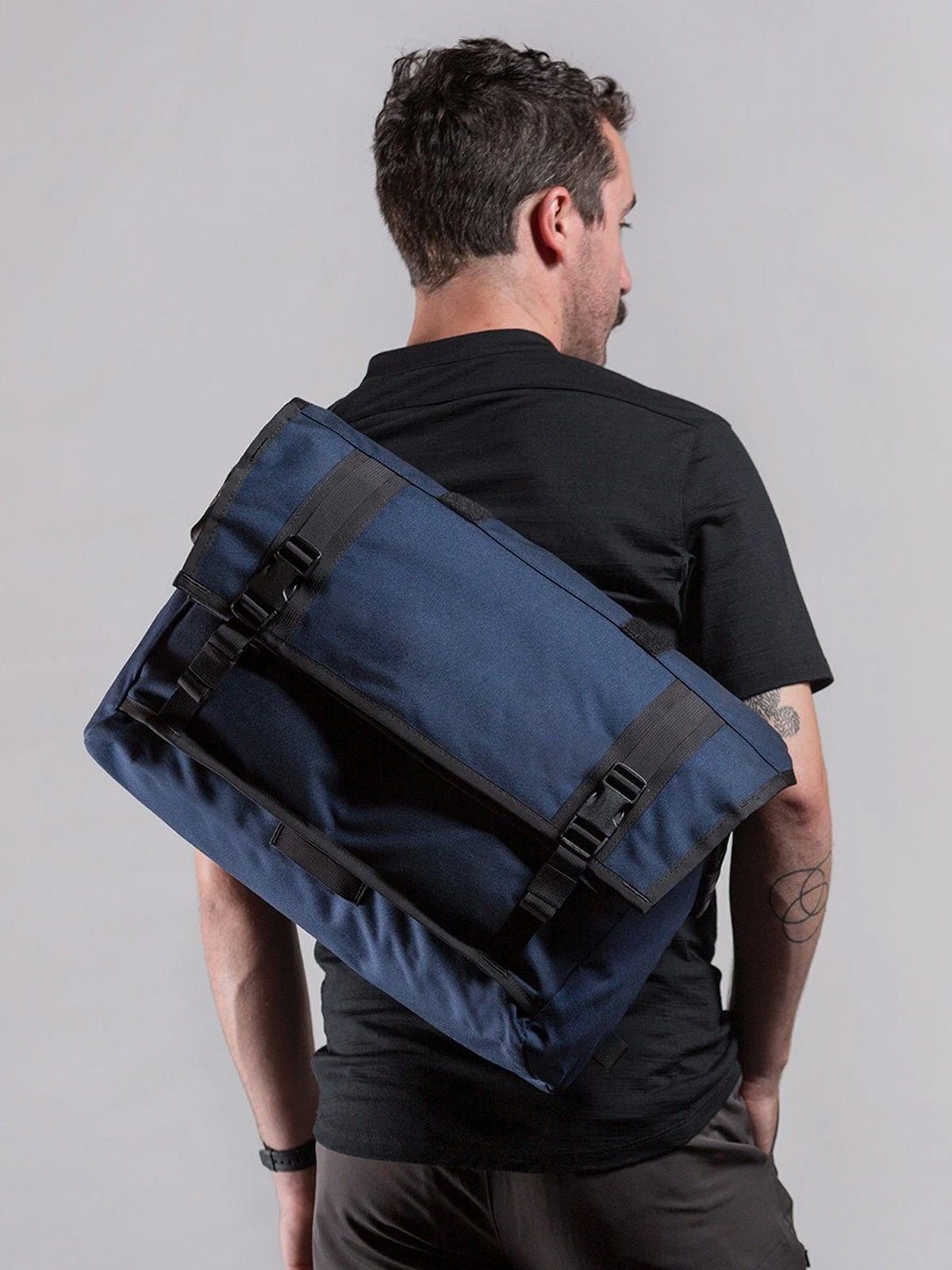Rummy by Mission Workshop - Bolsas resistentes a la intemperie y ropa técnica - San Francisco y Los Ángeles - Construidas para durar - Garantizadas para siempre