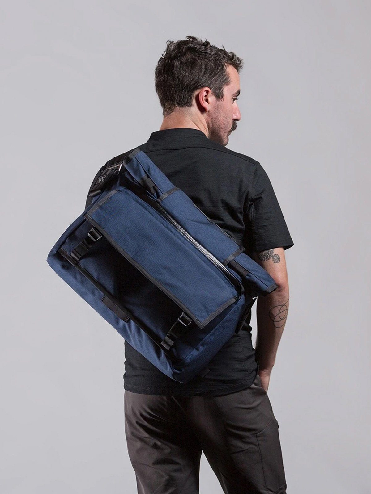 Rummy by Mission Workshop - Bolsas resistentes a la intemperie y ropa técnica - San Francisco y Los Ángeles - Construidas para durar - Garantizadas para siempre