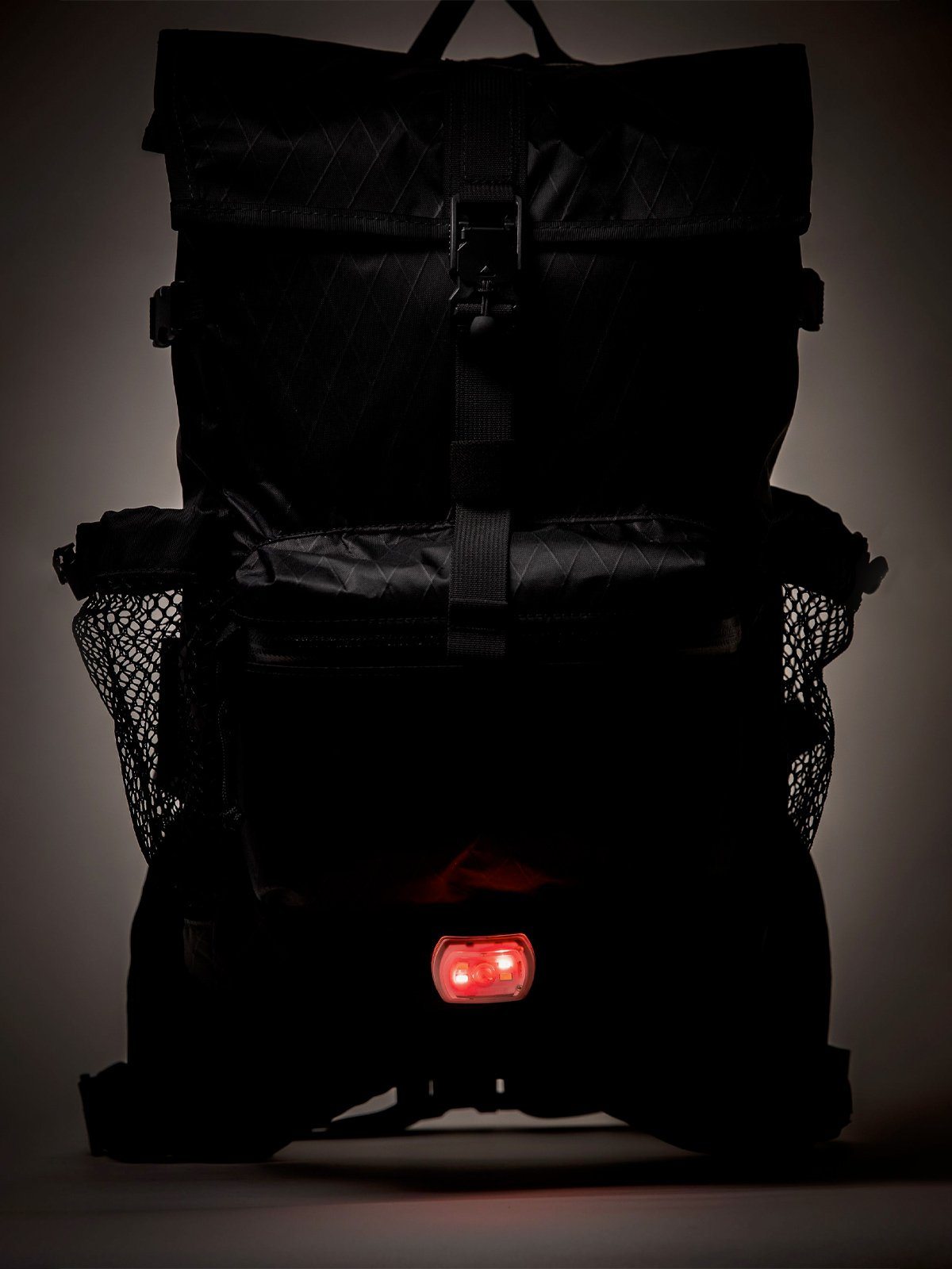 Speedwell by Mission Workshop - Bolsas resistentes a la intemperie y ropa técnica - San Francisco y Los Ángeles - Construidas para durar - Garantizadas para siempre
