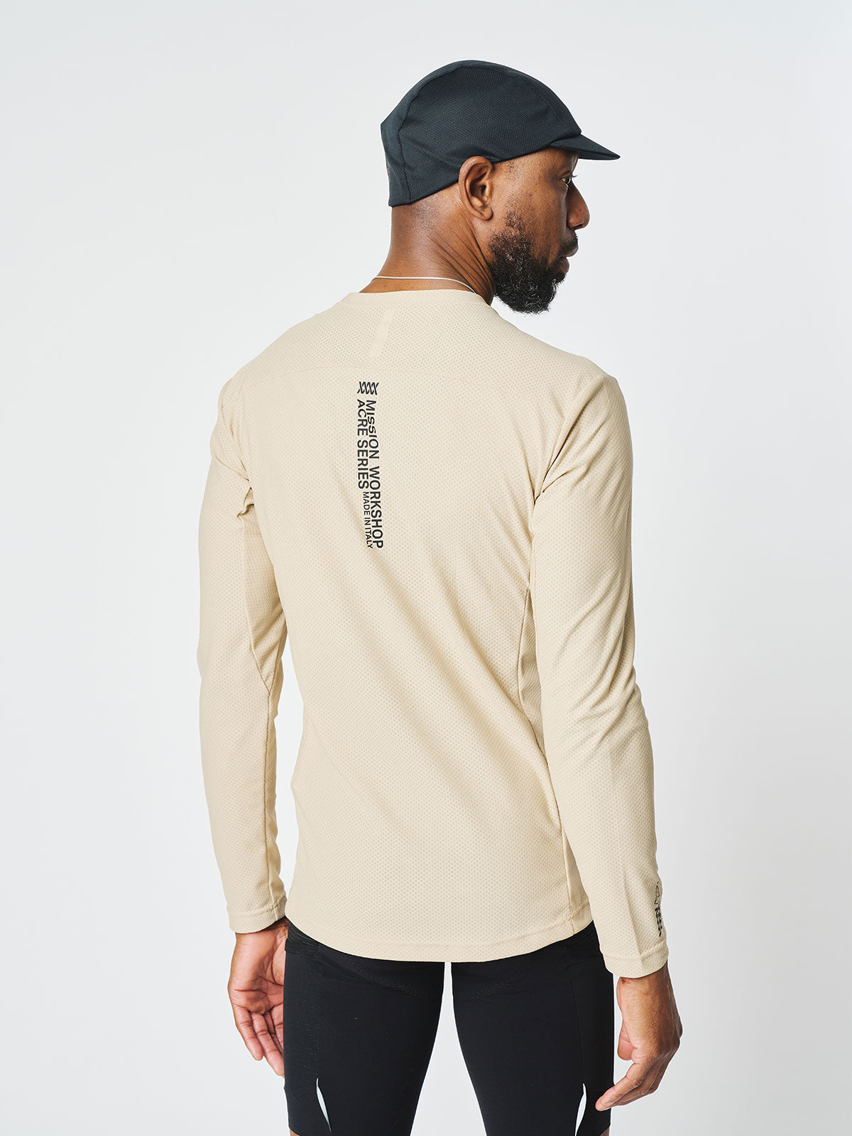 Mission Pro Tech Tee : LS Men's by Mission Workshop - Bolsas impermeables y ropa técnica - San Francisco y Los Angeles - Fabricado para resistir - Garantizado para siempre