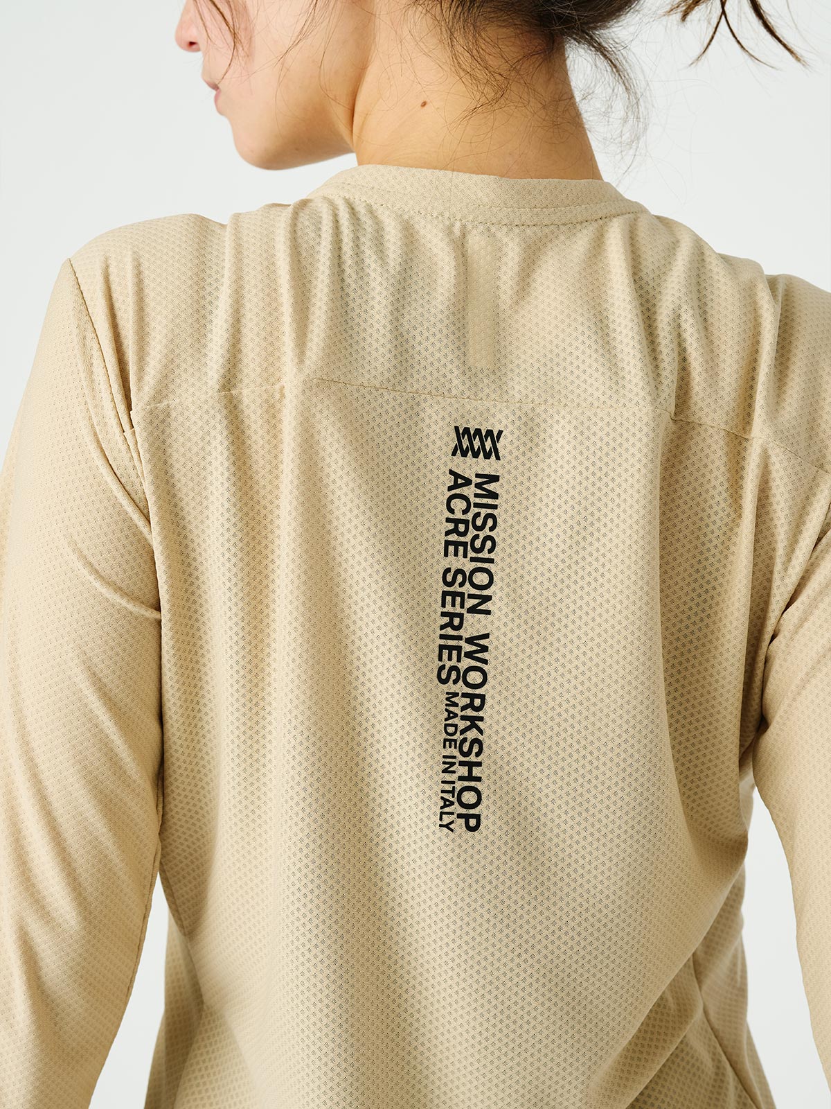 Mission Pro Tech Tee : LS Women's by Mission Workshop - Bolsas impermeables y ropa técnica - San Francisco y Los Angeles - Fabricado para resistir - Garantizado para siempre