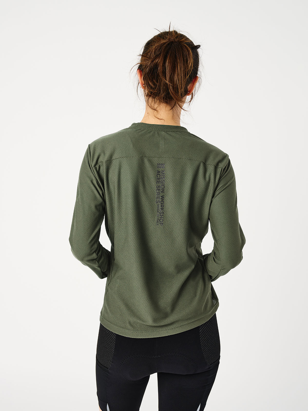Mission Pro Tech Tee : LS Women's by Mission Workshop - Bolsas impermeables y ropa técnica - San Francisco y Los Angeles - Fabricado para resistir - Garantizado para siempre