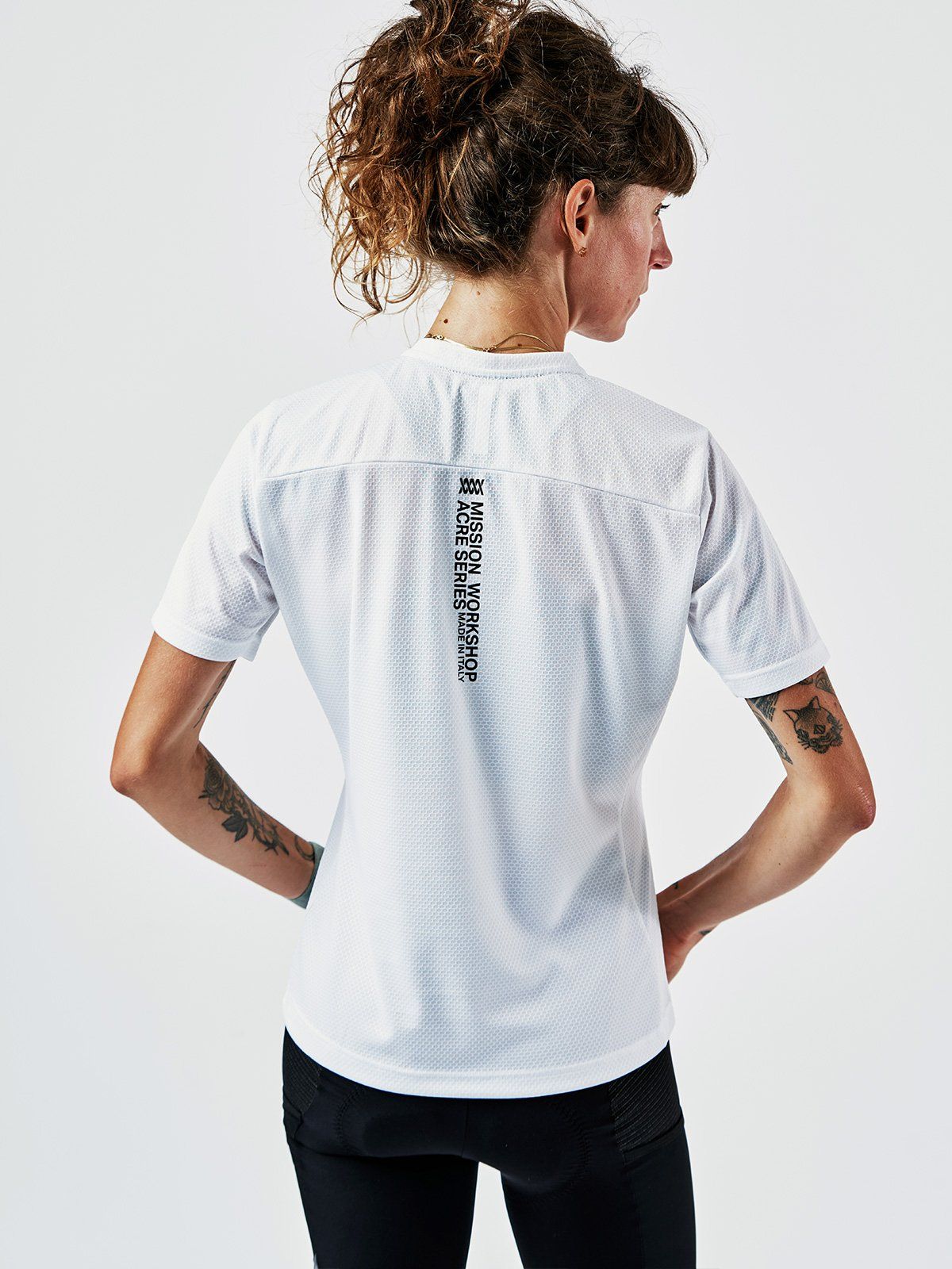 Mission Pro Tech Tee Women's by Mission Workshop - Bolsas impermeables y ropa técnica - San Francisco y Los Angeles - Fabricado para resistir - Garantizado para siempre