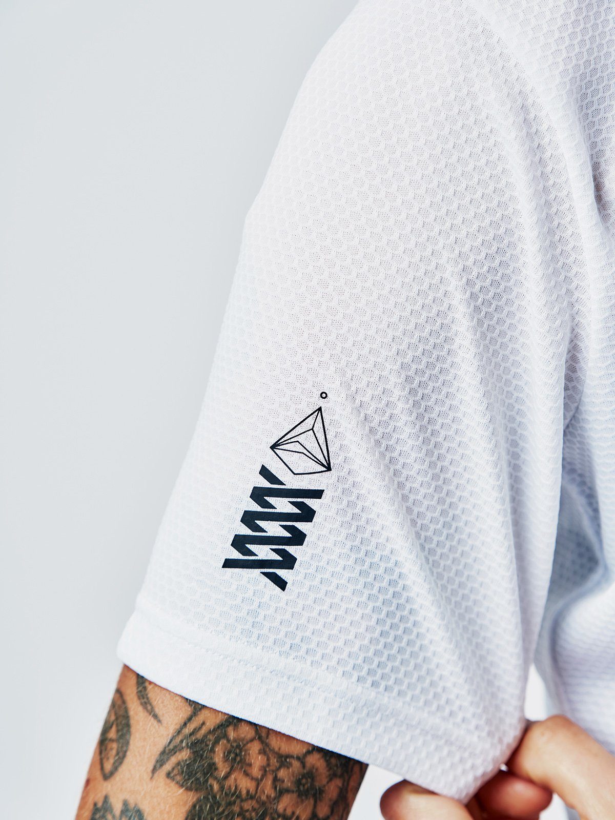Mission Pro Tech Tee Women's by Mission Workshop - Bolsas impermeables y ropa técnica - San Francisco y Los Angeles - Fabricado para resistir - Garantizado para siempre