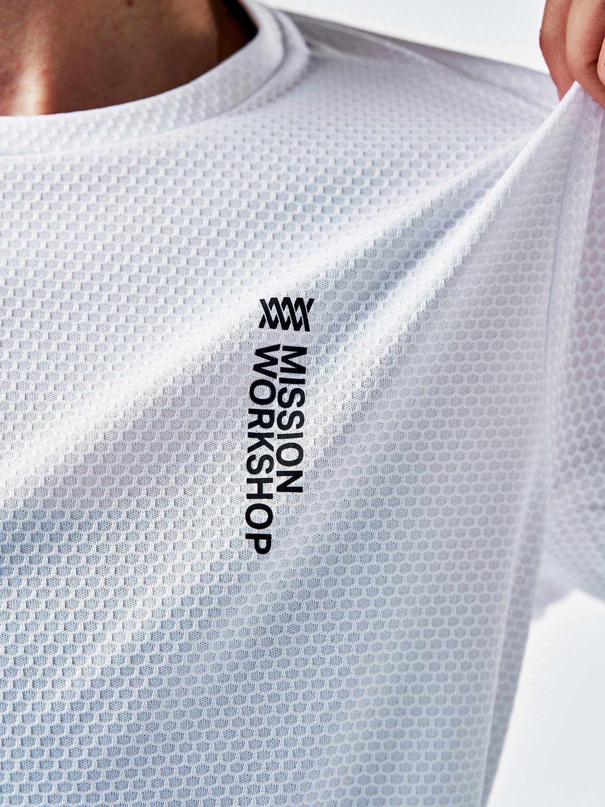 Mission Pro Tech Tee Women's by Mission Workshop - Bolsas impermeables y ropa técnica - San Francisco y Los Angeles - Fabricado para resistir - Garantizado para siempre