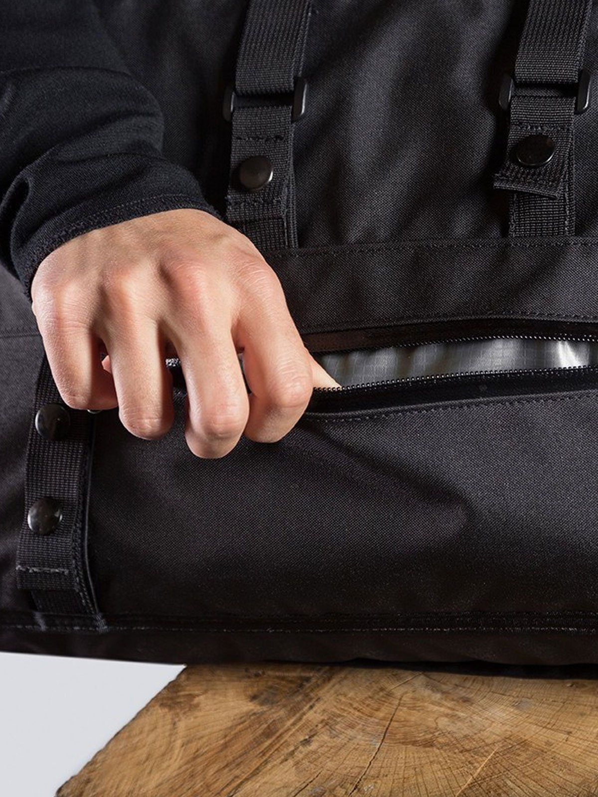 Transit : Duffle by Mission Workshop - Bolsas resistentes a la intemperie y ropa técnica - San Francisco y Los Ángeles - Construidas para durar - Garantizadas para siempre