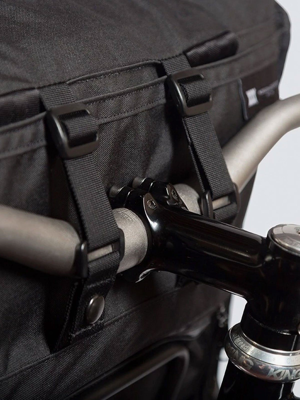 Transit : Duffle by Mission Workshop - Bolsas resistentes a la intemperie y ropa técnica - San Francisco y Los Ángeles - Construidas para durar - Garantizadas para siempre