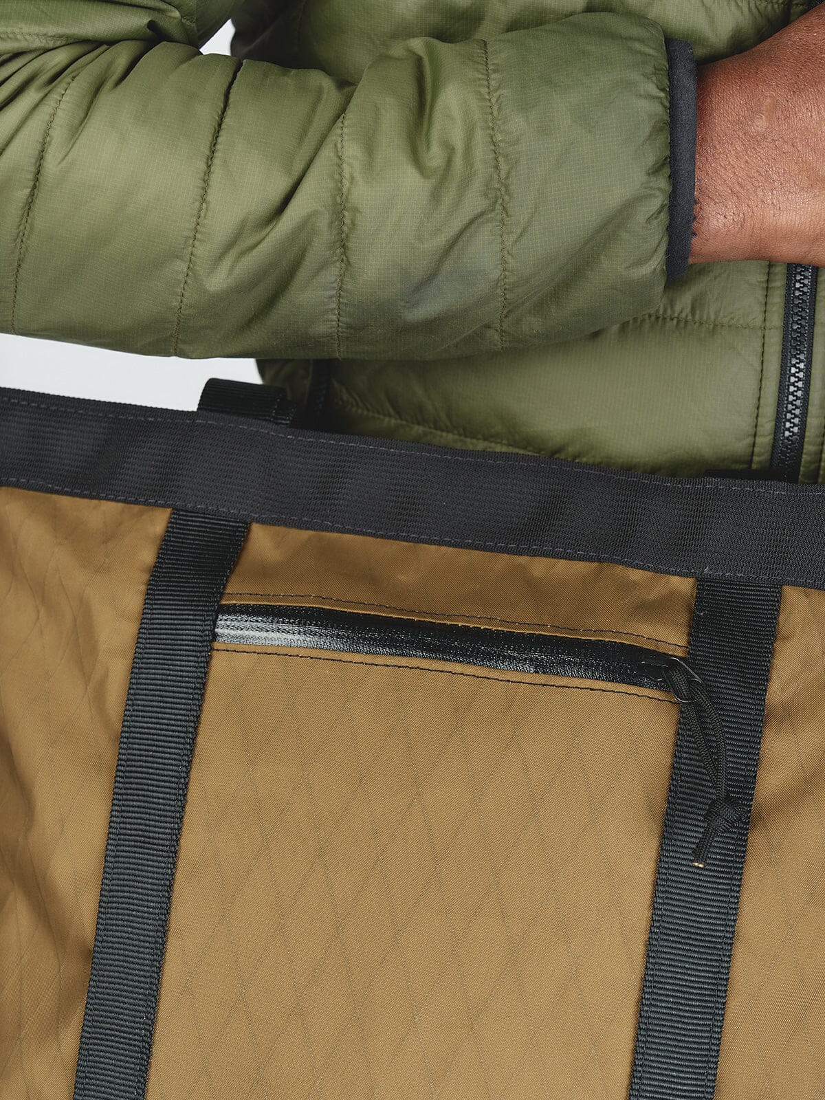 Helix 10L Tote by Mission Workshop - Bolsas impermeables y ropa técnica - San Francisco y Los Angeles - Construidas para durar - Garantizadas para siempre