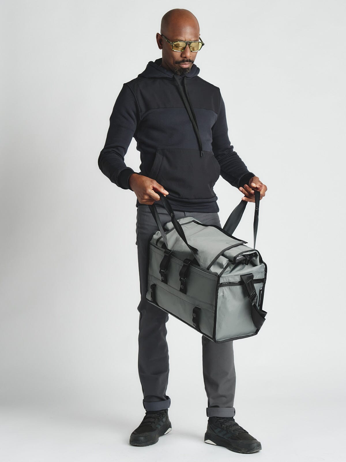 Helmsman : VX by Mission Workshop - Bolsas impermeables y ropa técnica - San Francisco y Los Angeles - Construidas para durar - Garantizadas para siempre