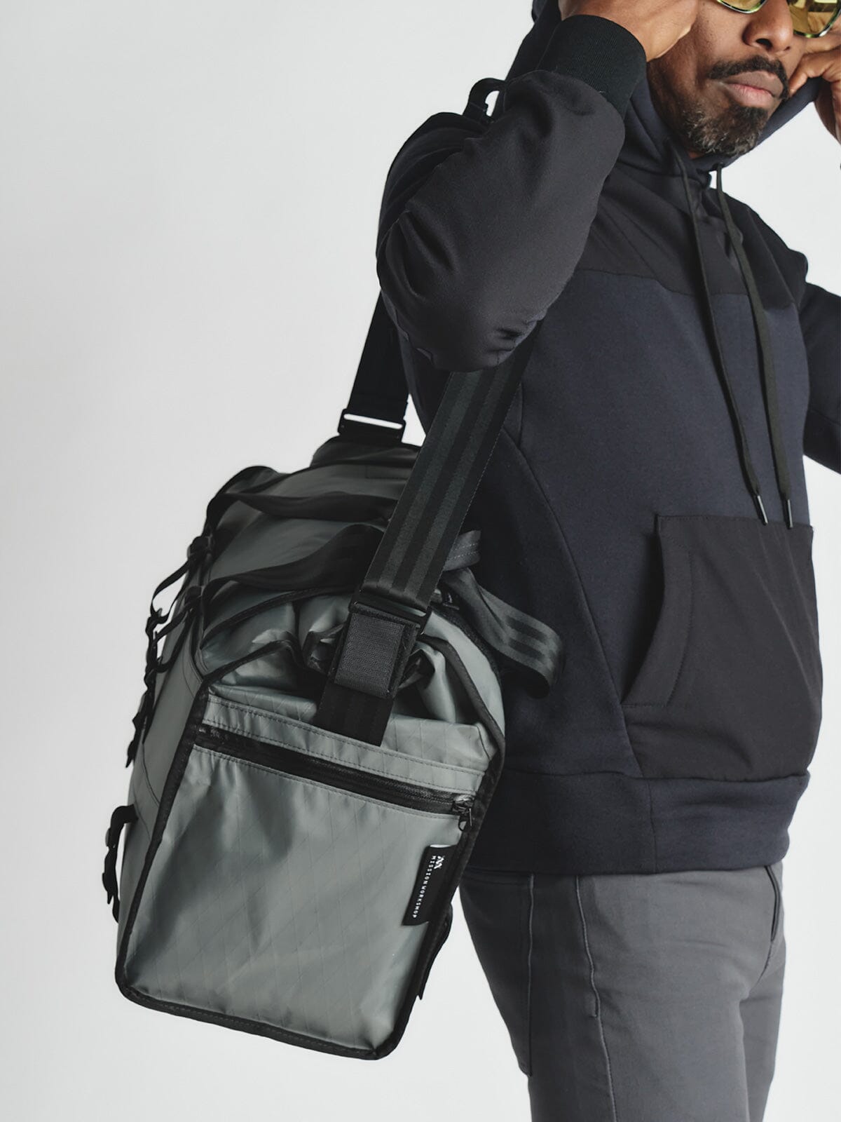 Helmsman : VX by Mission Workshop - Bolsas impermeables y ropa técnica - San Francisco y Los Angeles - Construidas para durar - Garantizadas para siempre