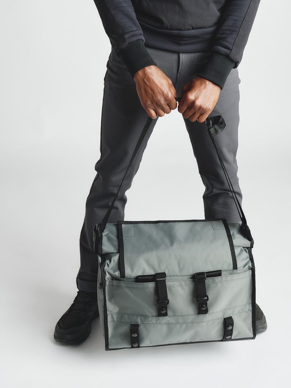 Helmsman : VX by Mission Workshop - Bolsas impermeables y ropa técnica - San Francisco y Los Angeles - Construidas para durar - Garantizadas para siempre