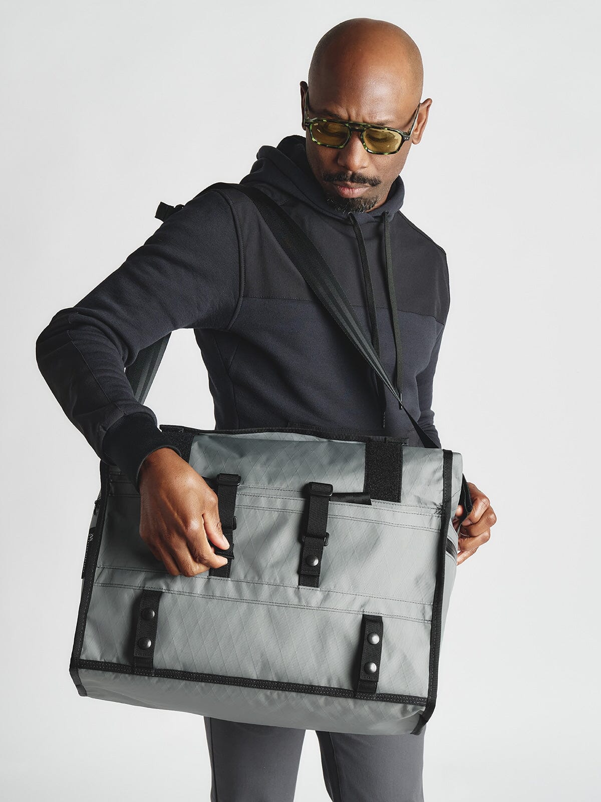 Helmsman : VX by Mission Workshop - Bolsas impermeables y ropa técnica - San Francisco y Los Angeles - Construidas para durar - Garantizadas para siempre