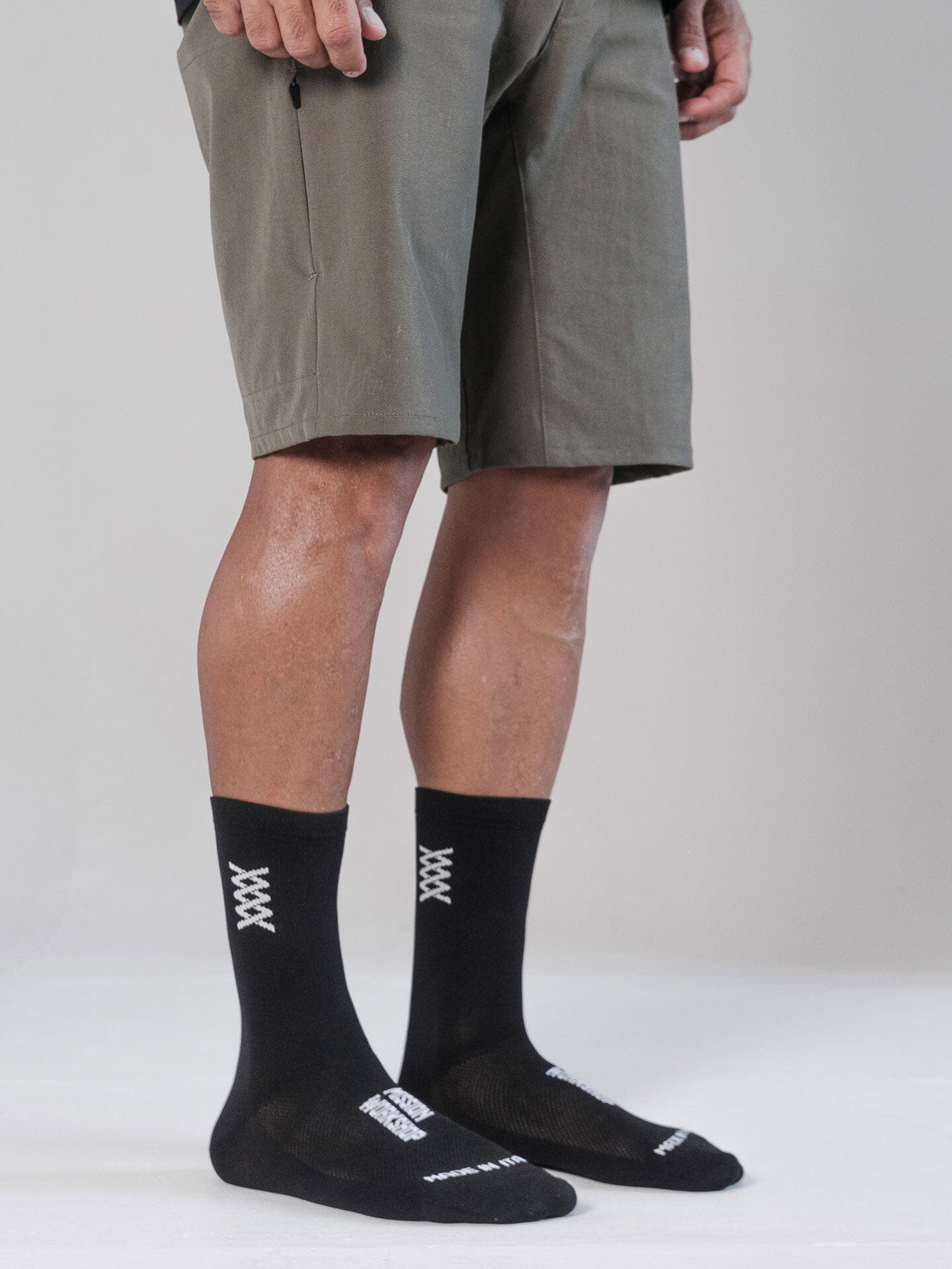 Mission Pro Socks by Mission Workshop - Bolsas resistentes a la intemperie y ropa técnica - San Francisco y Los Ángeles - Fabricados para durar - Garantizados para siempre