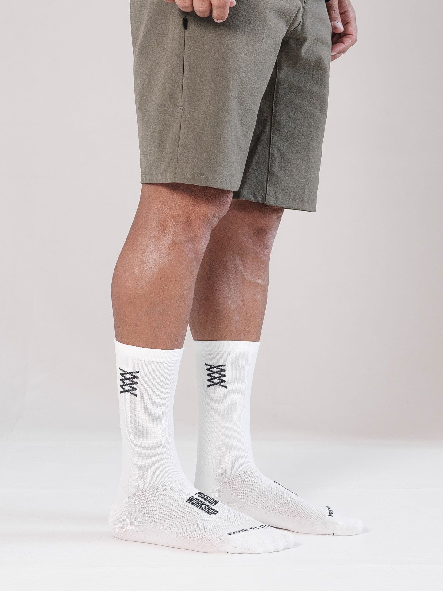 Mission Pro Socks by Mission Workshop - Bolsas resistentes a la intemperie y ropa técnica - San Francisco y Los Ángeles - Fabricados para durar - Garantizados para siempre