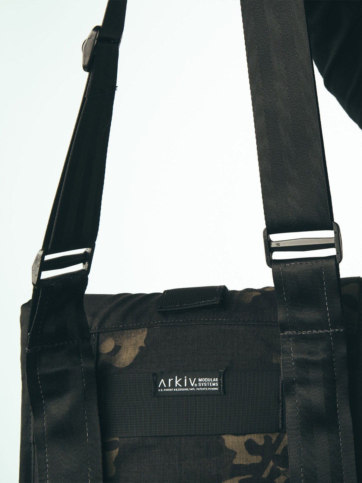 Arkiv Shoulder Strap by Mission Workshop - Bolsas resistentes a la intemperie y ropa técnica - San Francisco y Los Ángeles - Construidas para durar - Garantizadas para siempre