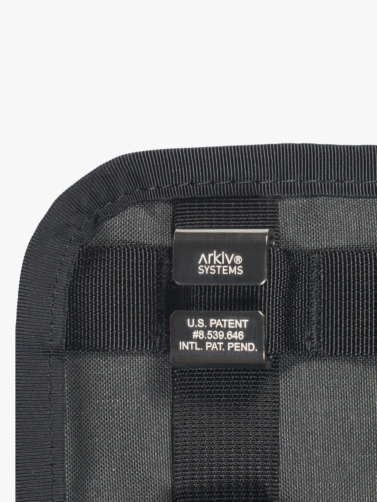 Arkiv Vertical Rolltop Pocket by Mission Workshop - Bolsas impermeables y ropa técnica - San Francisco y Los Angeles - Construidas para durar - Garantizadas para siempre